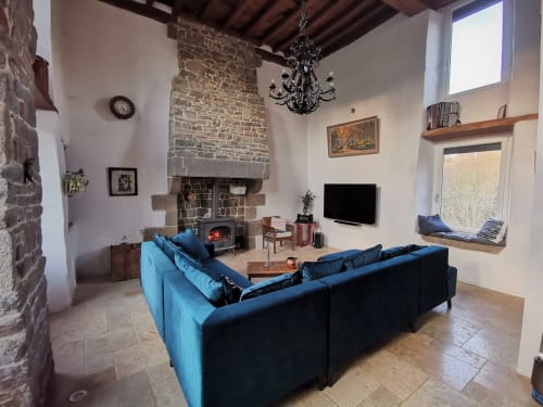 maison d'hôtes en pleine nature avec bois et rivière. Grande capacité d'accueil et de couchage