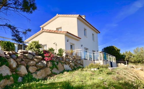 Casa Alta villa with heated pool in Porto Pollo, Corsica, featuring terrace and stone walls