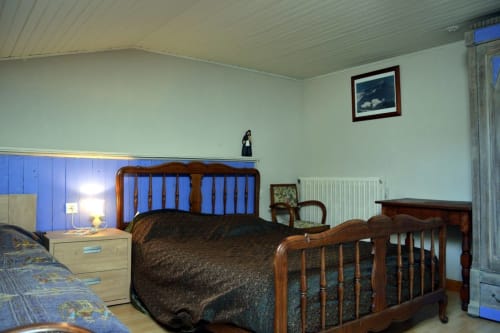 la chambre bleue qui peut accueillir 3 personnes