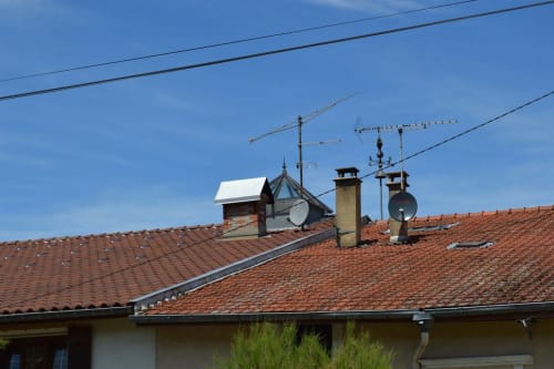 Une flamande, une technique architecturale qui éclaire la pièce au milieu avec de lumière naturelle