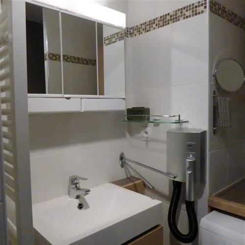 Baignoire  seche serviettes electrique et seche cheveux