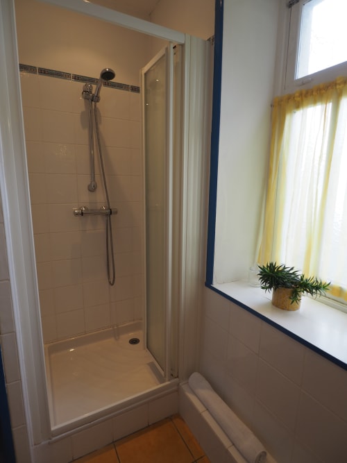 Shower in the shower room of Iris room
