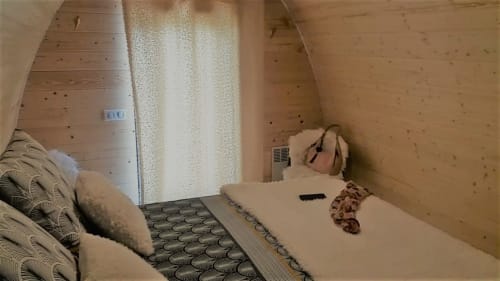 Cozy glamping room at Belloréade with wooden beams, twin beds, and warm lighting in Belloc, France