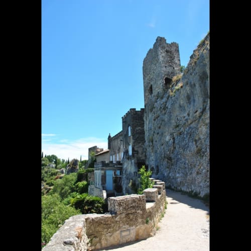 La Sarrasine Gîtes de vacances & more Le Comptoir des Sarrasins Restaurant Produits locaux & Idées cadeaux Aiguèze
