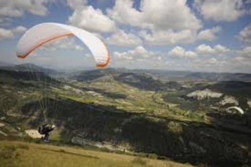 Parapente près du Mas de la Lance