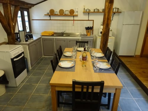 Gite "Les Combarelles": Coin cuisine.