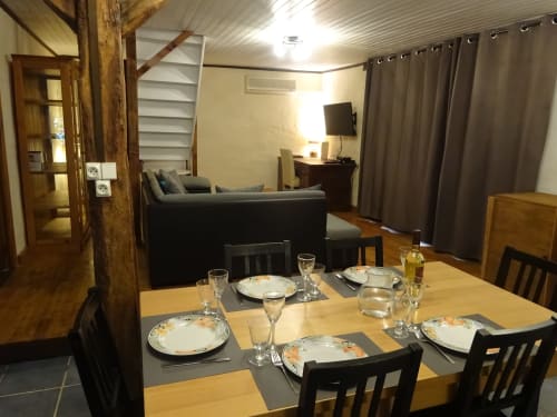 Gite "Les Combarelles": Coin salle a manger et salon