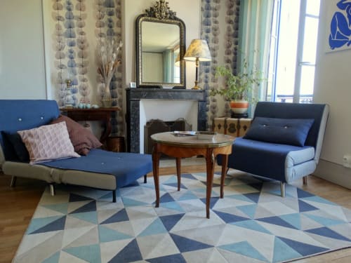 A spacious and cosy living room in the Girolloise suite