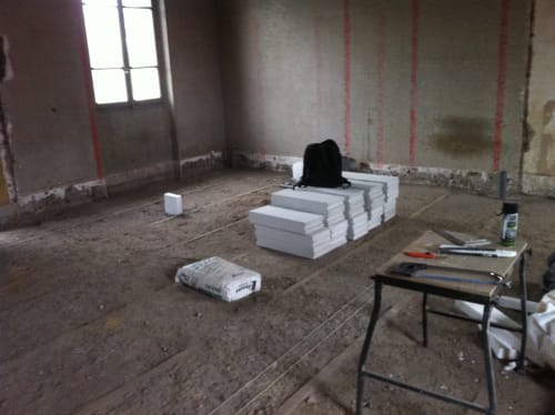 Preparing the floor of the floor before pouring the screed