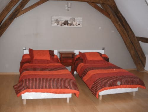 Lits simples. Chambre Terracotta. Domaine de la Touche. Chambres d'hôtes. Table d'hôtes. Mosnay. Indre.