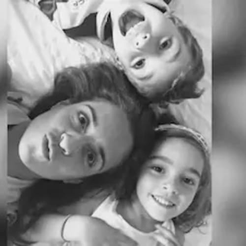 Comentários: Villa no Algarve em Portugal "Casa Claudina": Esta moradia é excelente para famílias com crianças pequenas ou para um grupo de amigos. A piscina tem um tamanho legal, muito bem aquecida (nossos filhos ficaram horas na água!) :) A casa é super confortável, muito limpa e os quartos são todos de um tamanho muito bom e estão bem distribuídos. O jardim é lindo, com uma mesa grande que é super prática para você usar a churrasqueira e fazer todas as suas refeições ao ar livre. Os anfitriões, Claudine e Roland, são muito amigáveis, adaptáveis ​​a todas as nossas necessidades e sempre disponíveis para ajudar. Nosso plano é voltar definitivamente!