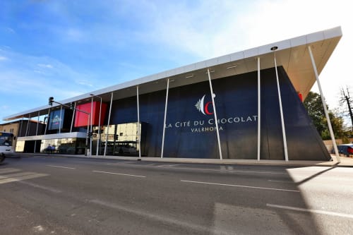 Bâtiment d'entrée de la Cité du Chocolat Valrhona à Chanos-Curson, France