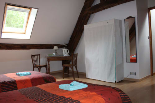 Penderie. Chambre Terracotta. Domaine de la Touche. Chambres d'hôtes. Table d'hôtes. Mosnay. Indre.