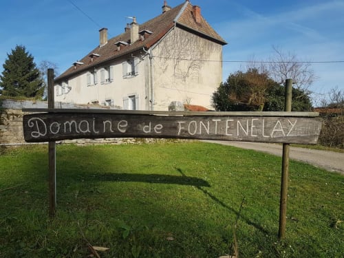 orchidée sauvage réserve naturelle faune flore nature cerf brame chevreuil renard sanglier étangs ruisseau prairie forêt animaux ferme cochon lapin poules canards chèvre brebis âne ânesse pintade oie jard permaculture bière artisanale gastronomie repas table d'hôte saucisse de Morteau légumes dormir hébergement appartement chambre repos piscine spa jacuzzi histoire