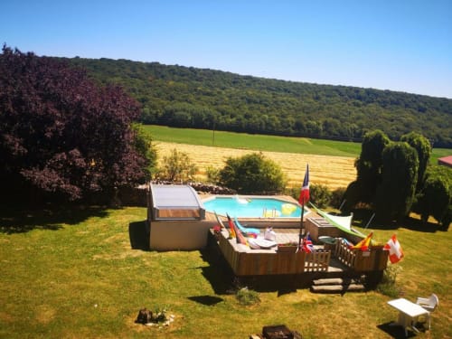 orchidée sauvage réserve naturelle faune flore nature cerf brame chevreuil renard sanglier étangs ruisseau prairie forêt animaux ferme cochon lapin poules canards chèvre brebis âne ânesse pintade oie jard permaculture bière artisanale gastronomie repas table d'hôte saucisse de Morteau légumes dormir hébergement appartement chambre repos piscine spa jacuzzi histoire