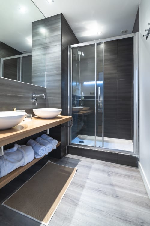 chambre-d-hote-la-maison-de-marc-poitiers-grey-room-11
