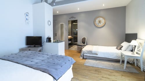 chambre-d-hote-la-maison-de-marc-poitiers-grey-room-10
