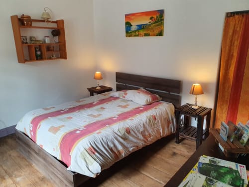 orchidée sauvage réserve naturelle faune flore nature cerf brame chevreuil renard sanglier étangs ruisseau prairie forêt animaux ferme cochon lapin poules canards chèvre brebis âne ânesse pintade oie jard permaculture bière artisanale gastronomie repas table d'hôte saucisse de Morteau légumes dormir hébergement appartement chambre repos piscine spa jacuzzi histoire jeux trampoline toboggan balançoire ping pong baby foot