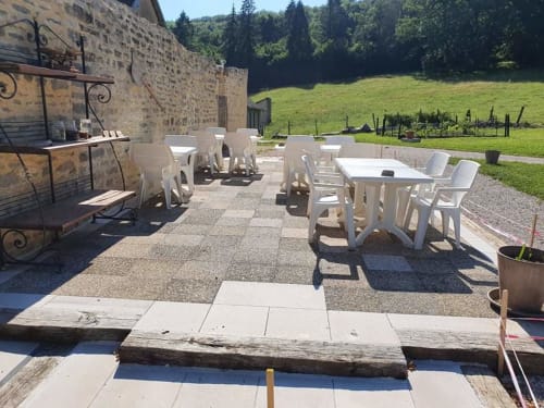 orchidée sauvage réserve naturelle faune flore nature cerf brame chevreuil renard sanglier étangs ruisseau prairie forêt animaux ferme cochon lapin poules canards chèvre brebis âne ânesse pintade oie jard permaculture bière artisanale gastronomie repas table d'hôte saucisse de Morteau légumes dormir hébergement appartement chambre repos piscine spa jacuzzi histoire jeux trampoline toboggan balançoire ping pong baby foot