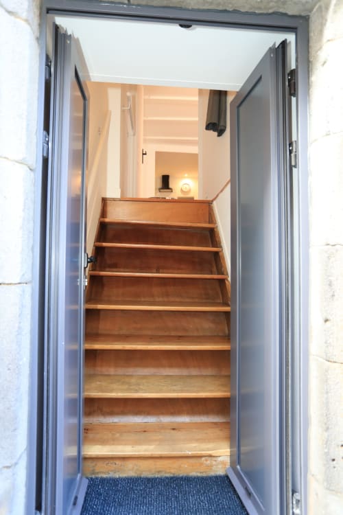 Entrée appartement location Saint-Flour