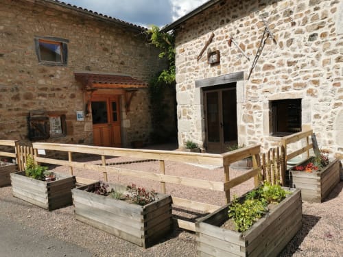 Accueil dans notre maison d'hôtes le Moulin de la Fortie - chambre d'hôtes et gîtes de charme en Auvergne, Puy de Dôme, proche de Thiers et de Noirétable. A seulement 1h de lyon, 30 min de Clermont-Ferrand et 45 min de Saint-Etienne.
