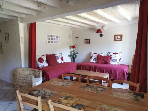Gîte Le Cheix-blanc, salon vue sur la campagne le Moulin de la Fortie, Auvergne, Puy de Dôme