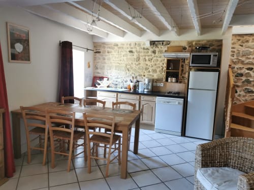 Gîte Le Cheix-blanc, cuisine équipée, décoration style campagnard chic le Moulin de la Fortie, Auvergne, Puy de Dôme