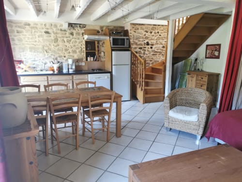 Gîte Le Cheix-blanc, salle à manger location vacances le Moulin de la Fortie, Auvergne, Puy de Dôme