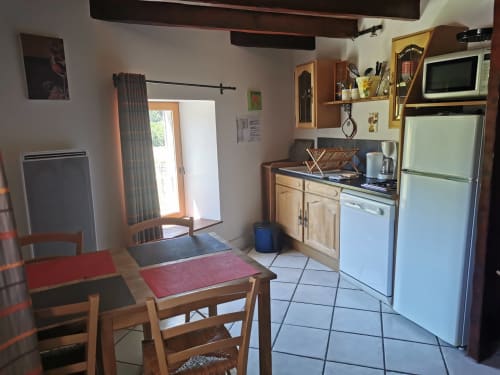 Gîte Le Chepti, cuisine équipée location vacances famille le Moulin de la Fortie, Auvergne, Puy de Dôme
