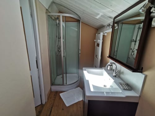 Gîte Le Chepti, salle de douche le Moulin de la Fortie, Auvergne, Puy de Dôme