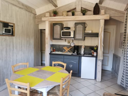 Gîte L'Oule, cuisine équipée location vacances nature le Moulin de la Fortie, Auvergne, Puy de Dôme