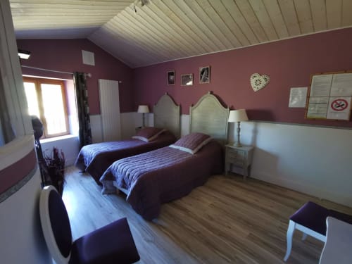 Chambre twin Tilia, chambre d'hôtes wifi, écran plat et chaine tnt maison d'hôtes le Moulin de la Fortie, Auvergne, Puy de Dôme