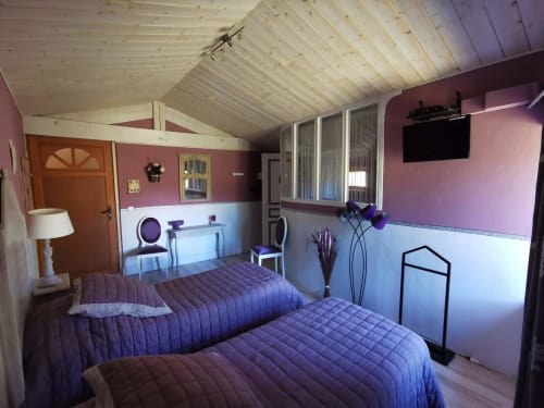 Chambre twin Tilia, chambre d'hôtes spacieuse maison d'hôtes le Moulin de la Fortie, Auvergne, Puy de Dôme