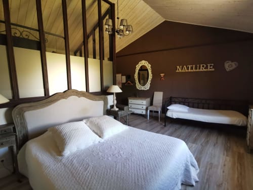 Chambre triple Epicéa, chambre d'hôtes nature maison d'hôtes le Moulin de la Fortie, Auvergne, Puy de Dôme