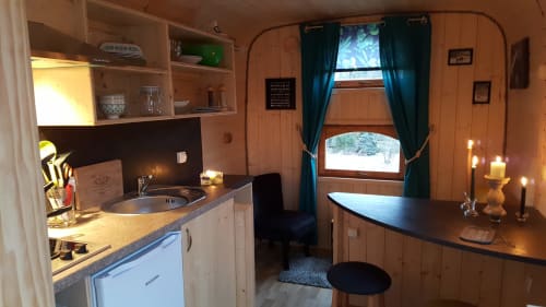 Cuisine. Roulotte au naturel. Roulottes. Ma roulotte sous les Chênes. Raon aux bois. Vosges.