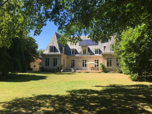 Le château d'Hermonville, une charmante maison d'hôtes avec pelouse impeccable et allée bordée d'arbres