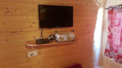 Télévision. Roulotte passionnée. Roulottes. Ma roulotte sous les Chênes. Raon aux bois. Vosges.