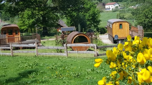 Jardin. Roulottes. Ma roulotte sous les Chênes. Raon aux bois. Vosges.