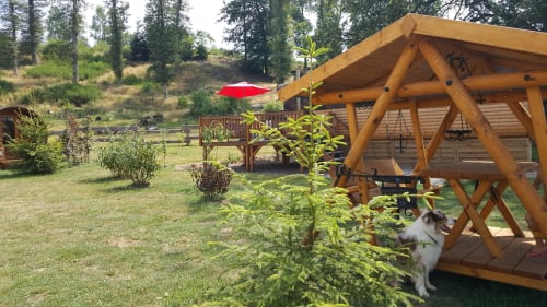 Chalet en bois. Roulottes. Ma roulotte sous les Chênes. Raon aux bois. Vosges.