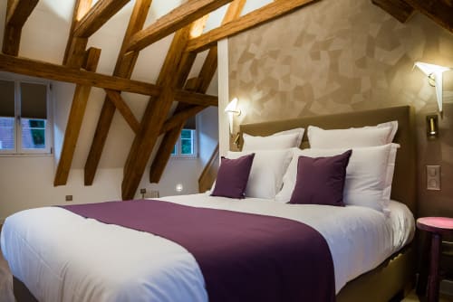 doppelbett. Queen-Zimmer. Les Jardins de Madeleine. Gästehaus. Bernardvillé. Elsass.