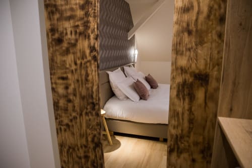 doppelbett. King-Zimmer. Les Jardins de Madeleine. Gästehaus. Bernardvillé. Elsass.