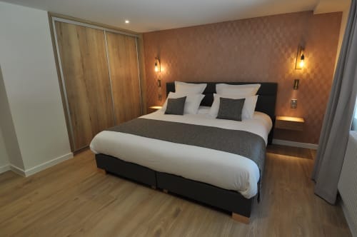 doppelbett. gemütliche Wohnung. Les Jardins de Madeleine. Gästehaus. Bernardvillé. Elsass.
