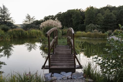 kleine Brücke. Les Jardins de Madeleine. Gästehaus. Bernardvillé. Elsass.