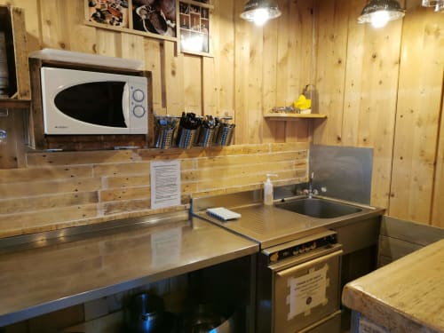 Cuisine entièrement équipée avec du matériel professionnel pour vos regroupements familiaux et vos week-ends en groupe en Auvergne