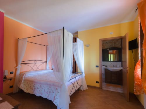 All’ombra del castello | Cigliè, Cuneo, Langhe
