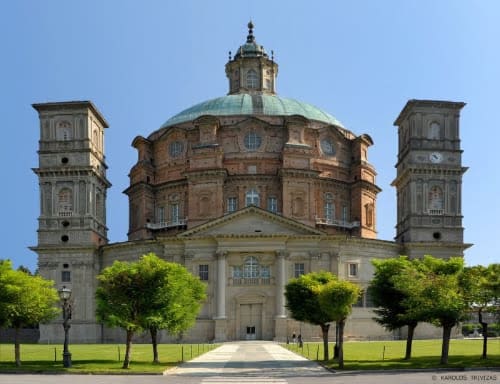 All’ombra del castello | Cigliè, Cuneo, Langhe