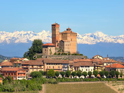 All’ombra del castello | Cigliè, Cuneo, Langhe