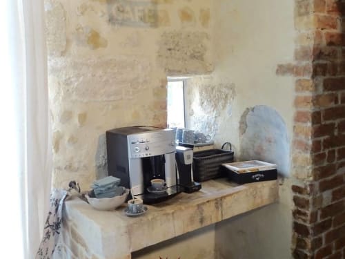 Cafetière. Abacard Home. Chambres et Gîtes. Maison d'hôtes. Roquemaure. Gard.