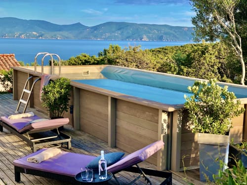 Piscine luxueuse avec vue sur la mer Méditerranée aux Villas Marincelu, Serra di Ferro, Corse