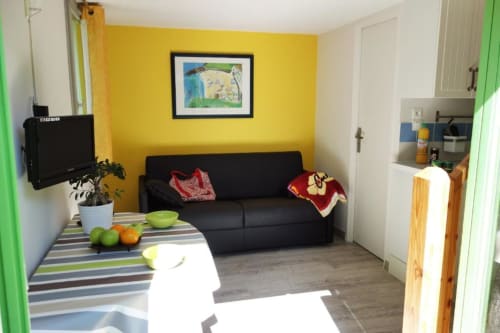 Canapé lit 2 places, TV, cuisine aménagée et WiFi gratuit, tout le nécessaire pour le meilleur des séjours